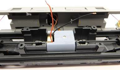 micromotor HP001F motor ombouwset voor Piko BR 101, BR 103, BR 110, BR 111, BR 112, BR 118, BR 120, BR 132, BR 140, BR 141, BR 142, BR 143, BR 146, BR 147, BR 150, BR 151, BR 152, BR 182, BR 185, BR 187, BR 189, BR 191, Br 193, BR 194, BR 216, BR 218, BR 220, BR 221, BR 232, BR 245, Br 247, BR 285, BR 752, EP 5, ES64U2, Herkules ER 20, ICE, Ludmilla, TRAXX, Vectron E 10, E 18, E 40, E 41, E 50, E 52, E 91, E 94, V 160, V 180, V 200 DR BR 118, BR 119, BR 120, BR 130, BR 131, BR 212, BR 229, DR BR 243, ÖBB Rh 1010, Rh 1016, Rh 1041, Rh 1044, Rh 1118, Rh 1144, Rh 1216, Rh 2016 PKP EP08, ET21, ET22, ET41, EU06, EU07, ST44, SU 45, SU46 SBB Re 474, Re 482, Re 484, Re 486, BLS Re 485 SNCB Reeks 20, Reeks 120, Reeks 2800 SNCF BB 17000, BB 25000, BB 25500, BB 8634, BB 67400, CC 25000 CSD S499, CSD T679, DSB EB 3200, FS E.494, Gysev Rh 648, MAV V43, MAV M62, MAV Rh 1047