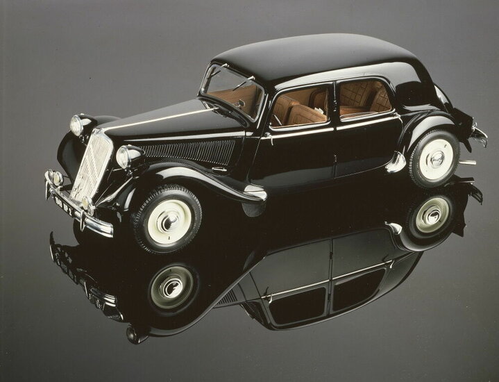 Heller 80799 Citroen 15 SIX Traction Avant Bouwpakket Schaal 1:8