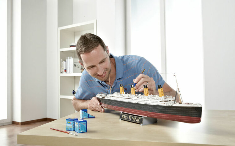 Revell 05715 Geschenkset "100 Jahre Titanic Bouwpakket Schaal 1:400