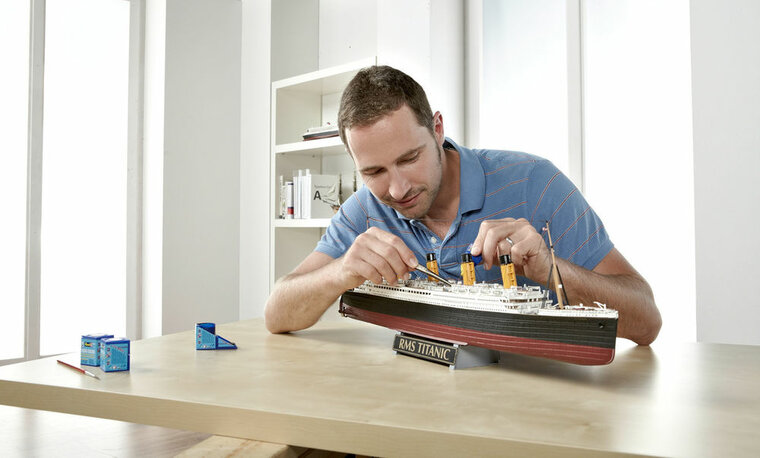 Revell 05715 Geschenkset "100 Jahre Titanic Bouwpakket Schaal 1:400