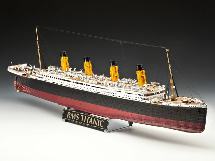 Revell 05715 Geschenkset "100 Jahre Titanic Bouwpakket Schaal 1:400