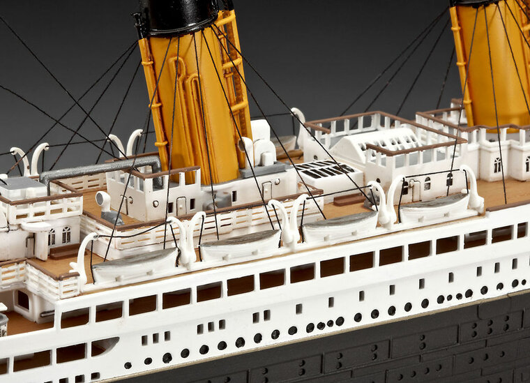 Revell 05715 Geschenkset "100 Jahre Titanic Bouwpakket Schaal 1:400
