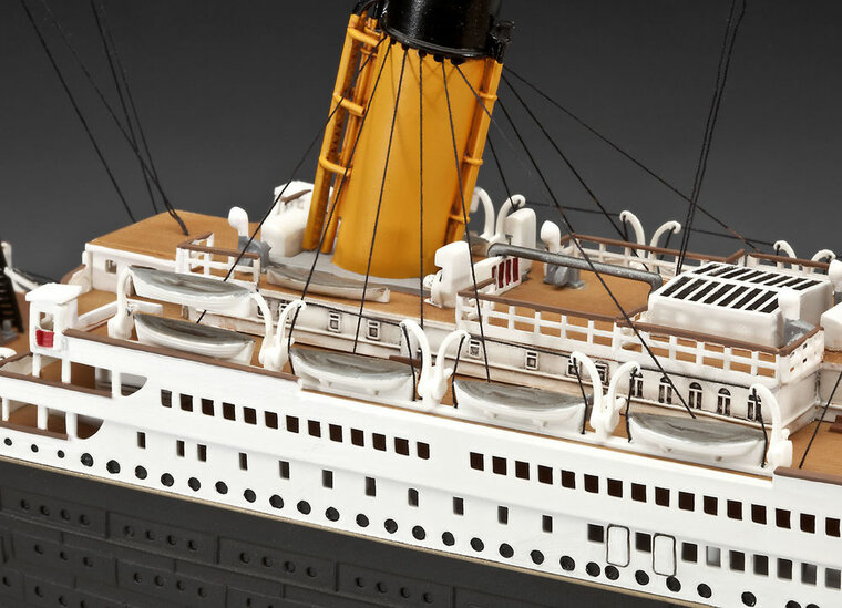 Revell 05715 Geschenkset "100 Jahre Titanic Bouwpakket Schaal 1:400