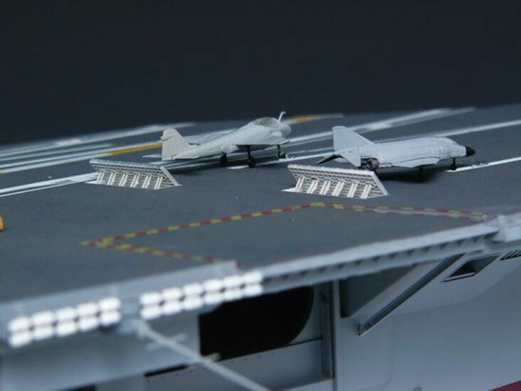 Trumpeter 05605 Flugzeugtr&auml;ger USS Nimitz CVN-68 1975 Bouwpakket Schaal 1:350