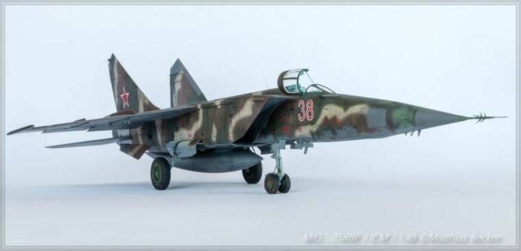 ICM 48904 MiG-25 RBF, Soviet Reconnaissance Plane Bouwpakket Schaal 1:48