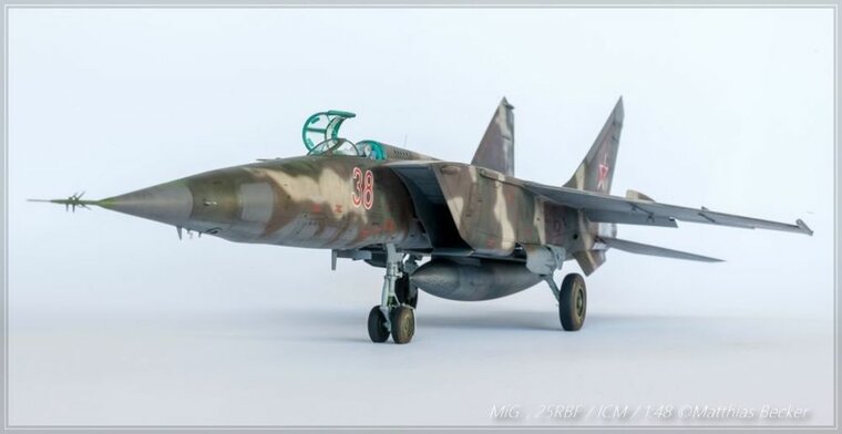 ICM 48904 MiG-25 RBF, Soviet Reconnaissance Plane Bouwpakket Schaal 1:48