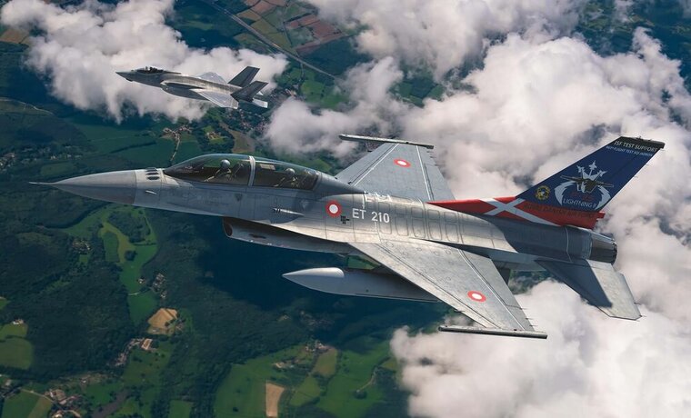 KINETIC K48159 F-16B DENMARK Bouwpakket Schaal 1:48