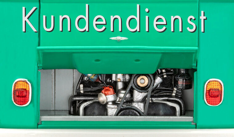 Revell 05648 Geschenkset  150 years of Vaillant VW T1 Bus Bouwpakket Schaal 1:24