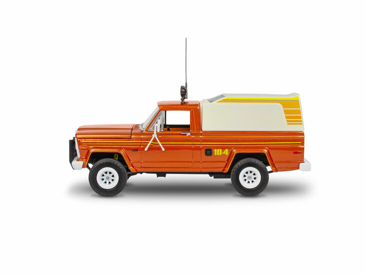 Revell 14568 Jeep J-10 pickup with camper Schaal 1:24