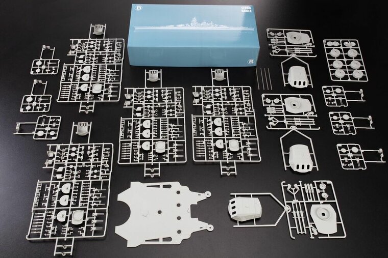 Glow2B Modellbau 5058052000 YAMATO Battleship PREMIUM Bouwpakket Schaal 1:200