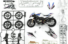 MENG-Model MT-004s BMW HP4 RACE (Pre-colored Edition) Bouwpakket Schaal 1:9